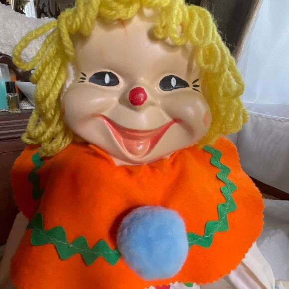Vintage smiling happy sitting clown toy - Picture 2 of 13